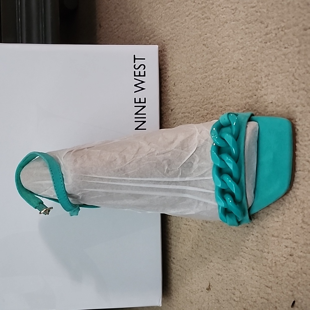 NINE WEST - Picture 3 of 7
